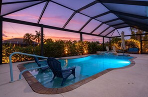 A heated pool - Great outdoor living area! Gulf-access home w/heated pool & spa - Villa Cecilia (Cape Coral)