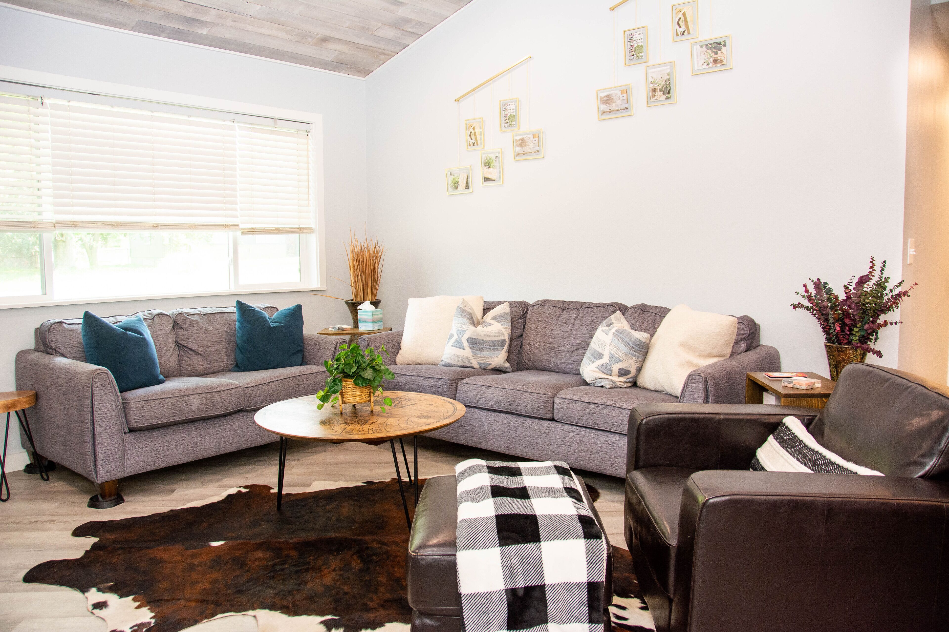 2 Min to I-49- Bike InOut- Christmas Still Open! Book Now!