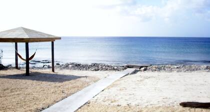 Hammock Moon - Two Bedroom House Directly on Beach with Gazebo