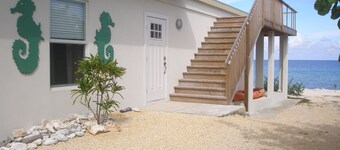 Hammock Moon - Two Bedroom House Directly on Beach with Gazebo