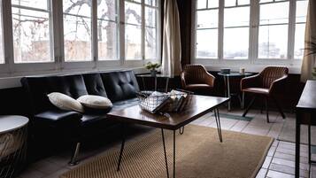 Smart-tv, tafelvoetbal en een tafeltennistafel