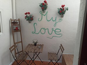 Unclassified image, 5 of 14, button