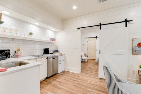 Fridge, microwave, stovetop, dishwasher. Historic Short 7th Ave Bungalow near Laurel's Historic District!