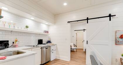 Historic Short 7th Ave Bungalow near Laurel's Historic District!