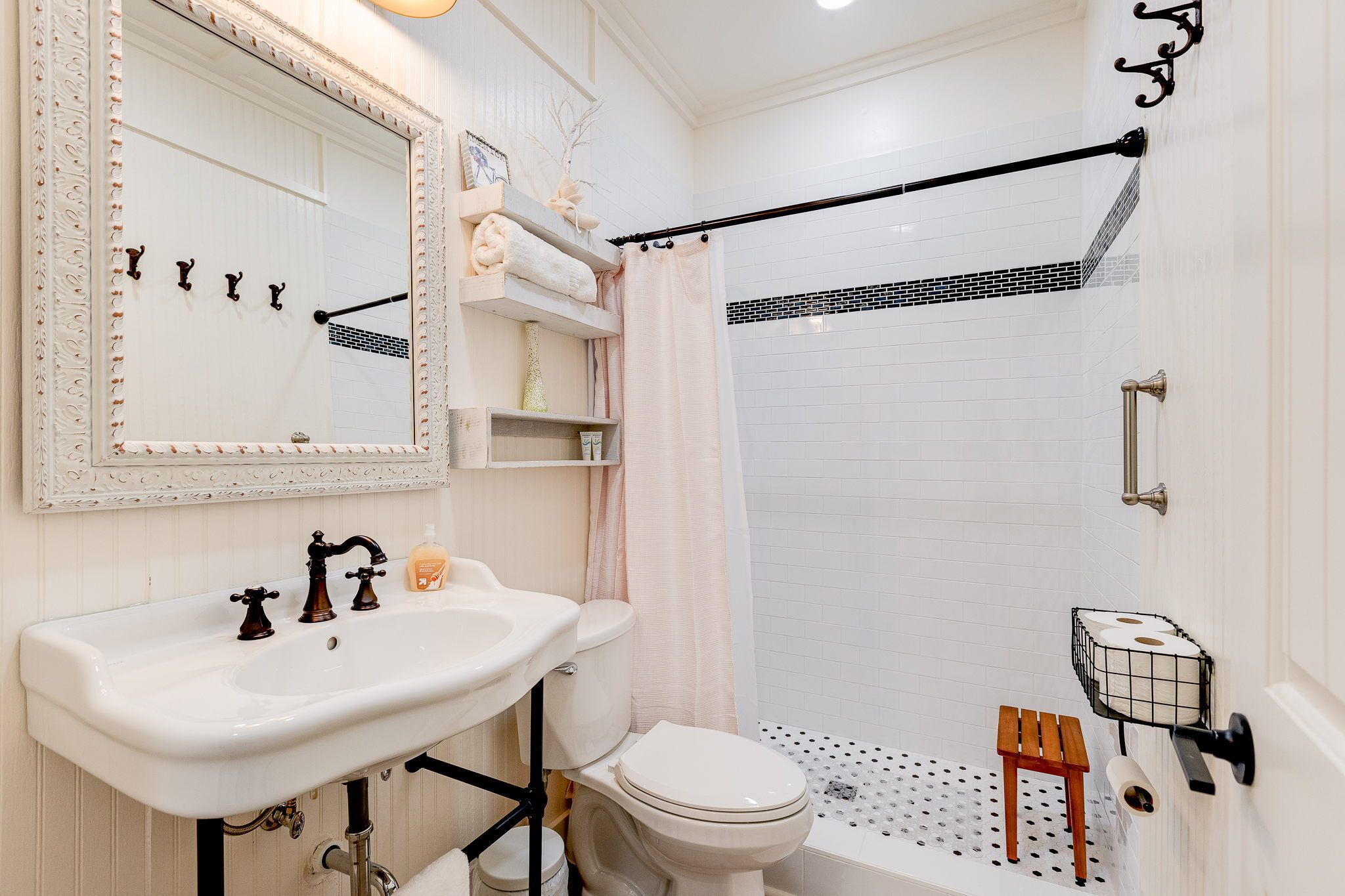 Historic Short 7th Ave Bungalow near Laurel's Historic District!