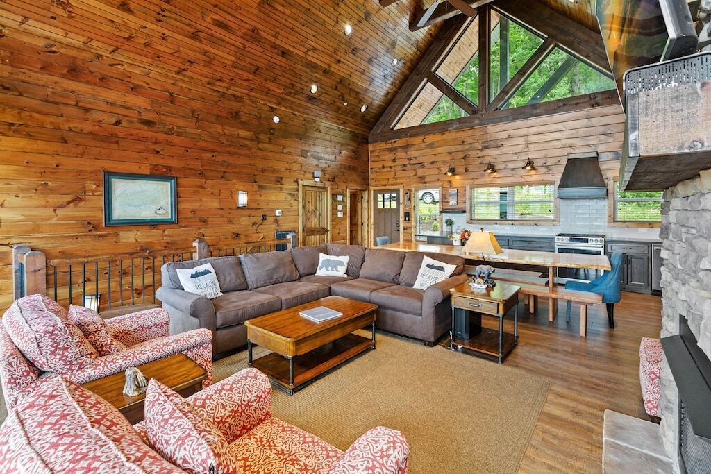 Gorgeous Luxury Lodge, Spectacular Views - FIRE PIT + 2 Hot tubs!