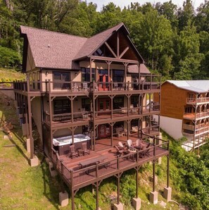 Exterior - Special Discounts!  Family Escape! (Gatlinburg)