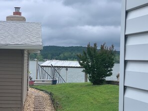 Interior - New to VRBO. Lakefront, fishing and swim dock. Cabin fully equipped very comfy (Grove)