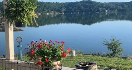 New to VRBO. Lakefront, fishing and swim dock. Cabin fully equipped very comfy