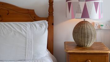 2 bedrooms, desk, iron/ironing board, travel crib