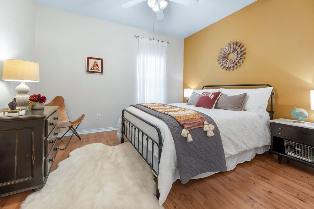 Aggieland Condo 3.5 miles from Kyle Field College Station Vrbo