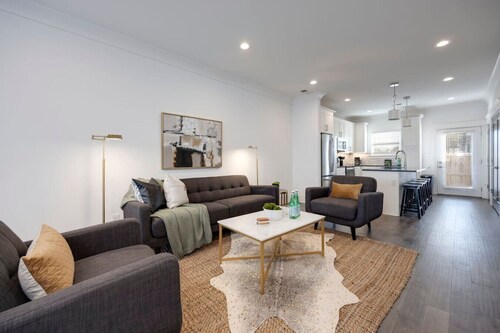 10 Min To Broadway -Beautiful Music City Townhome