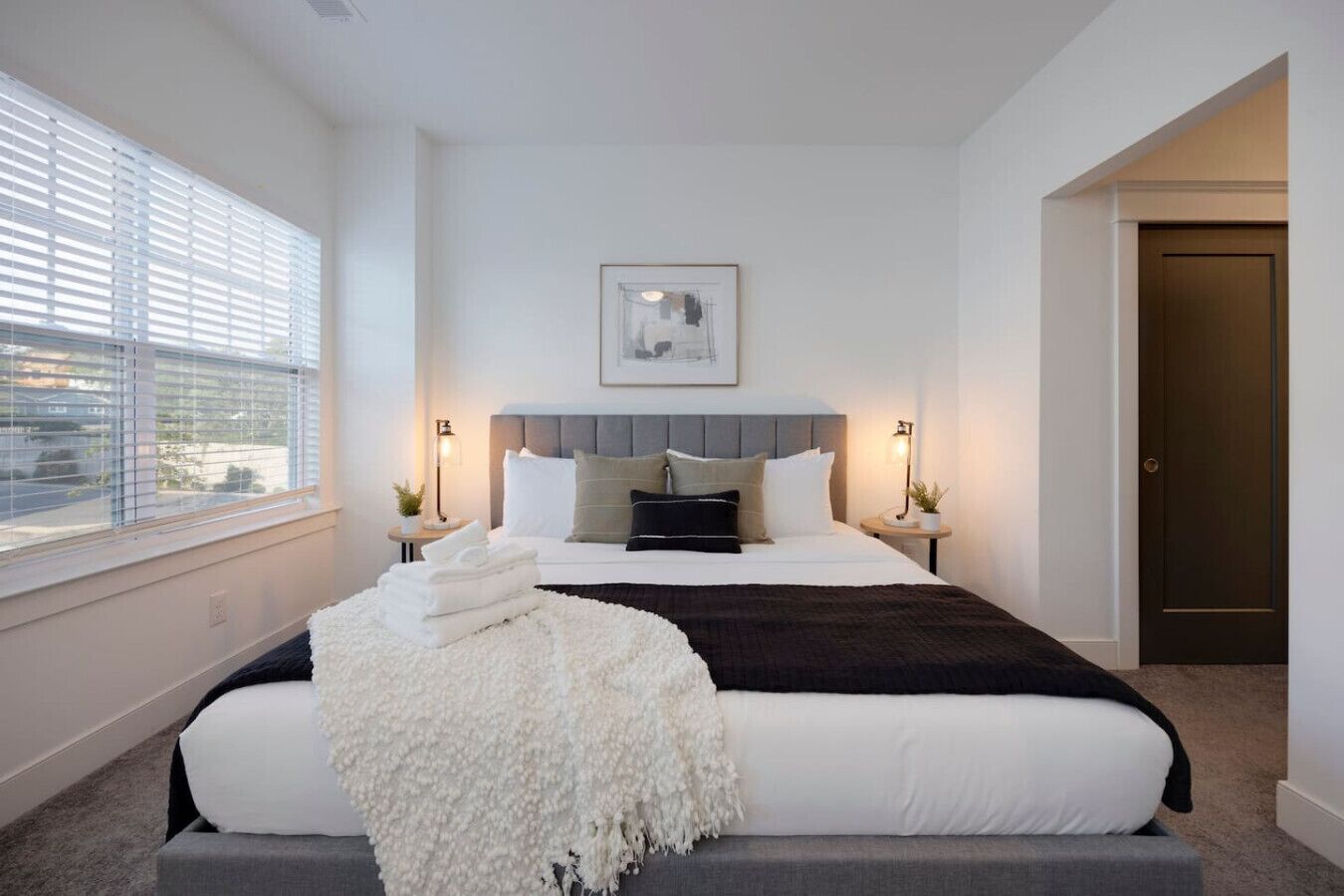 3 bedrooms, desk, iron/ironing board, travel crib