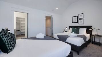 3 bedrooms, desk, iron/ironing board, travel crib