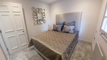8 bedrooms, in-room safe, desk, iron/ironing board