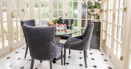 Luxury Sunningdale Estate with Heated Pool & Private Italian Chef on Request