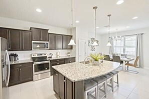 Fridge, microwave, oven, stovetop - Bright 5BR House Private Pool Near Disney Park (Kissimmee)