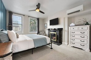 3 bedrooms, premium bedding, desk, iron/ironing board