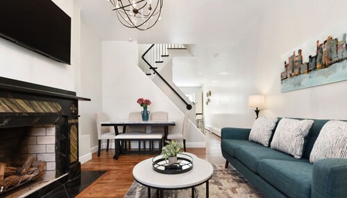 Two King Beds ★ Balcony Views ★ Patio ★ Minutes to Stadiums!