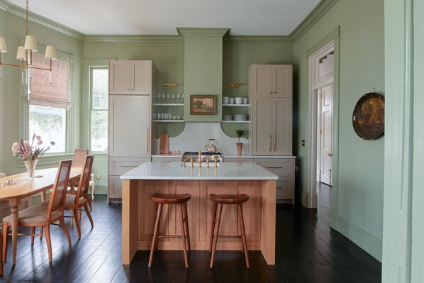 Dining - The Juliette - Luxury Victorian Residence (Charleston)