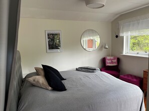 2 bedrooms, iron/ironing board, travel cot, free WiFi