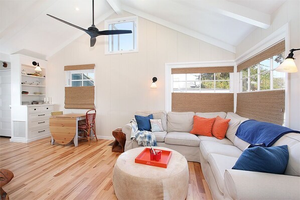 Smart TV, books, stereo