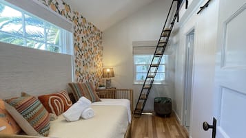 3 habitaciones, caja de seguridad en la habitación y escritorio