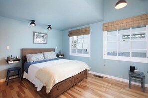 3 bedrooms, in-room safe, desk, iron/ironing board