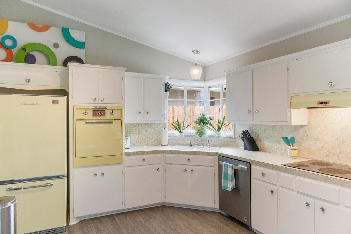 Mid-Century Midtown Masterpiece!