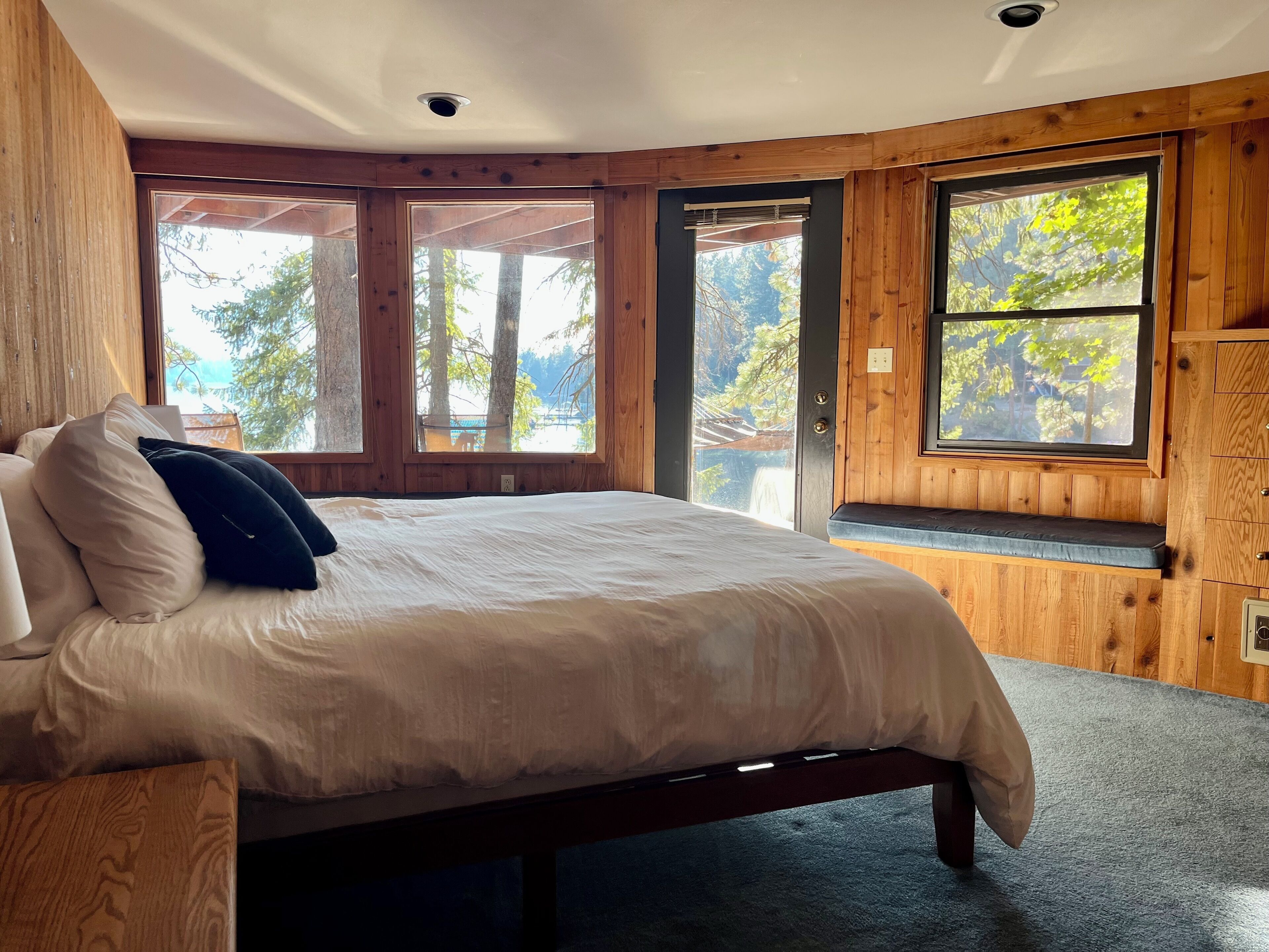 5 Schlafzimmer, Schreibtisch, Bügeleisen/Bügelbrett, Reisekinderbett