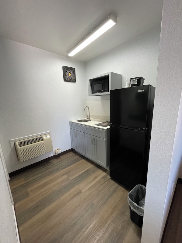 Microwave - Motel 6 Artesia, NM (Artesia)