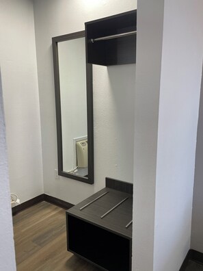 MörklÀggningsgardiner, gratis wi-fi och sÀngklÀder