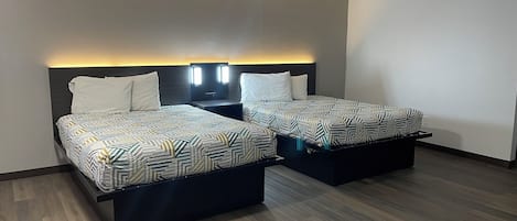 Cortinas blackout, wifi gratis y ropa de cama