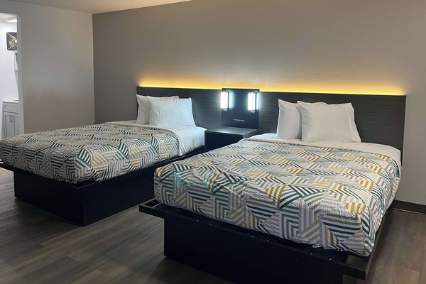 Blackout drapes, free WiFi, bed sheets