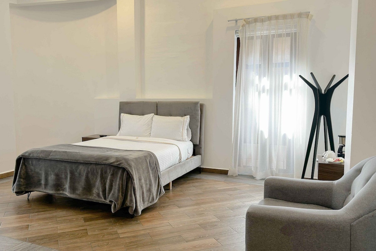 1 habitación, decoración personalizada y muebles diferentes