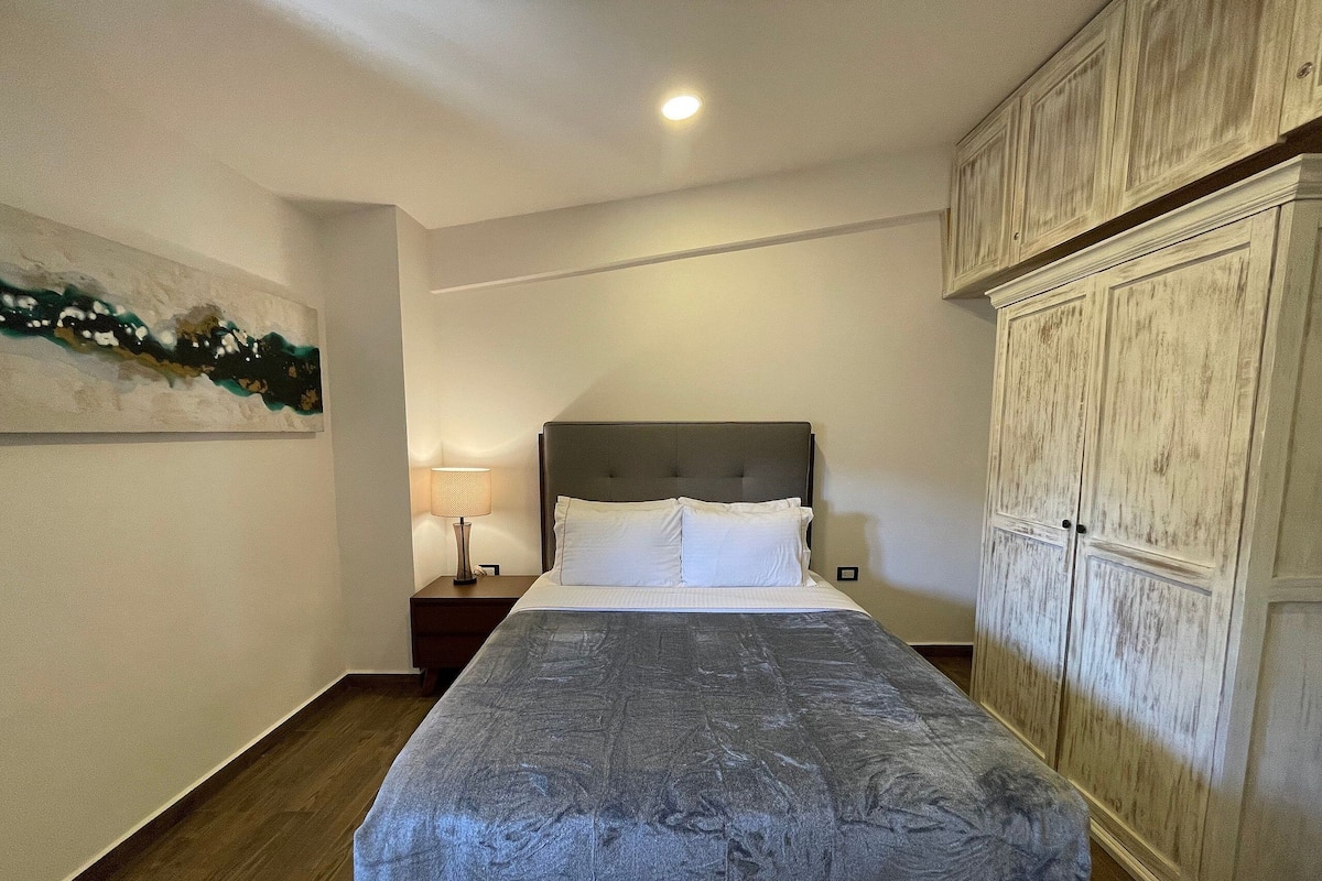 Loft Comfort | 1 sovrum, individuell inredning, unika möbler och gratis wi-fi