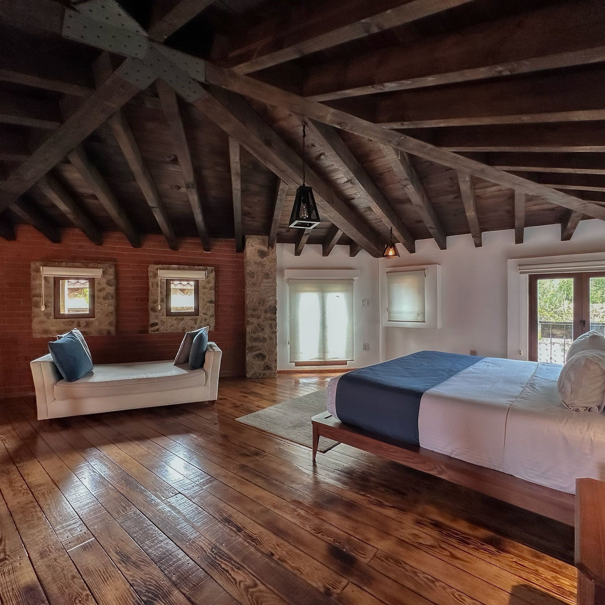 Panoramic Loft | Individually decorated, individually furnished, free WiFi, bed sheets