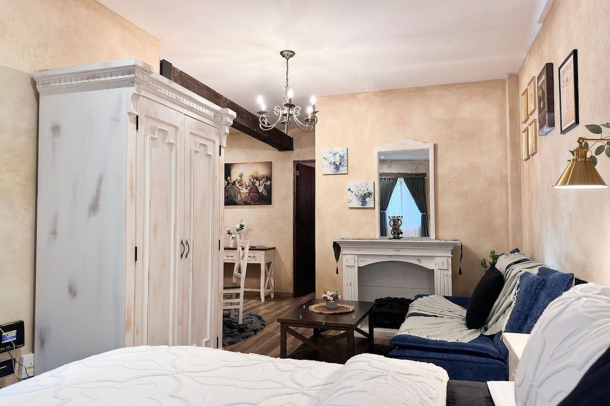 Romantic Apartment | Individually decorated, individually furnished, free WiFi, bed sheets