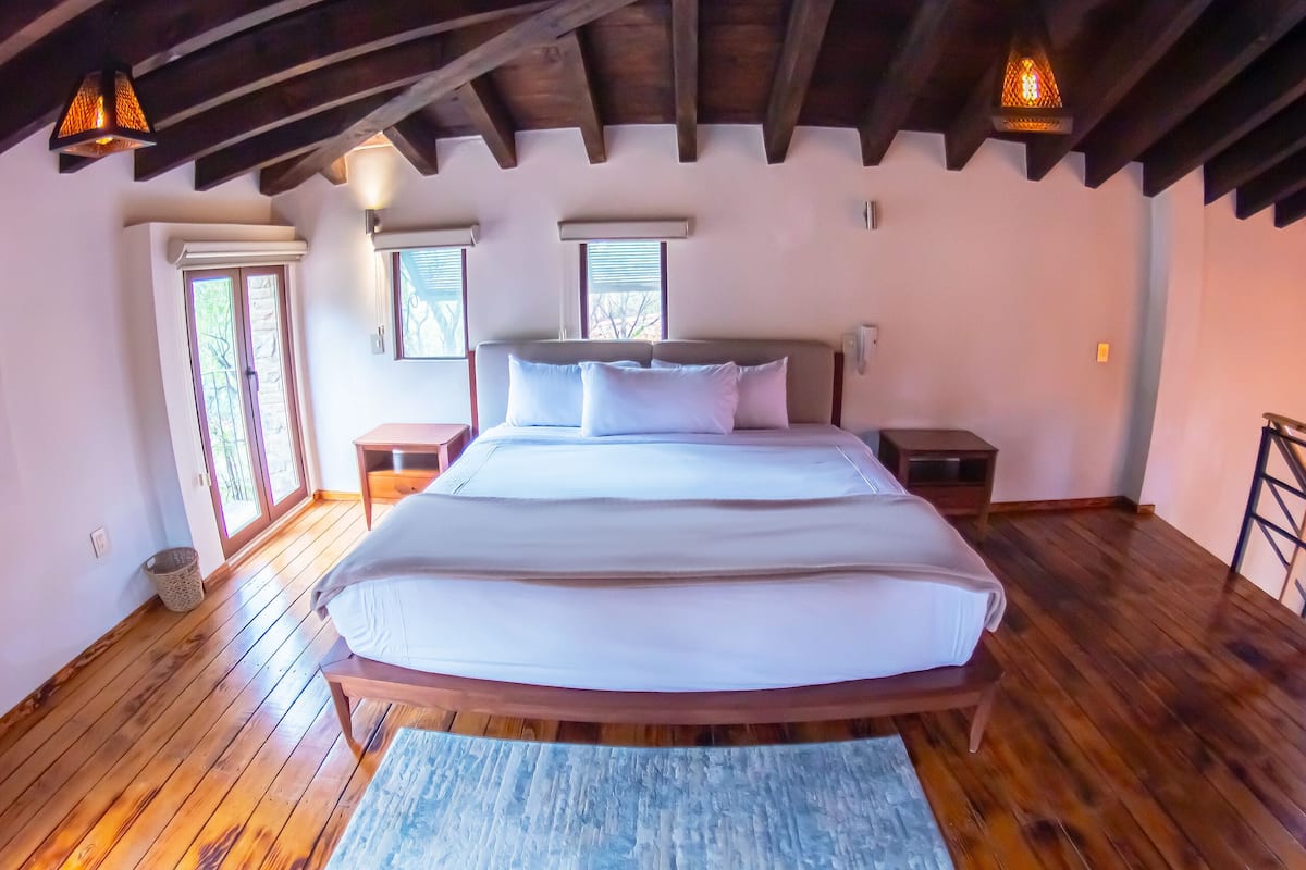 1 habitación, decoración personalizada y muebles diferentes