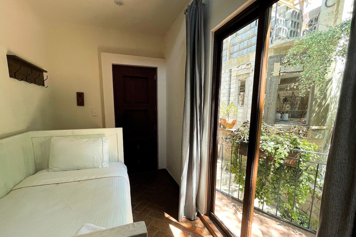 1 habitación, decoración personalizada y muebles diferentes