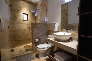 Loft Classique | Salle de bain | Douche, serviettes fournies