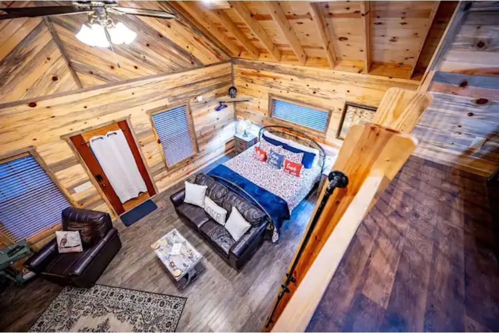 Travelin Lights;Perfect Cabin Experience- Sleeps 4