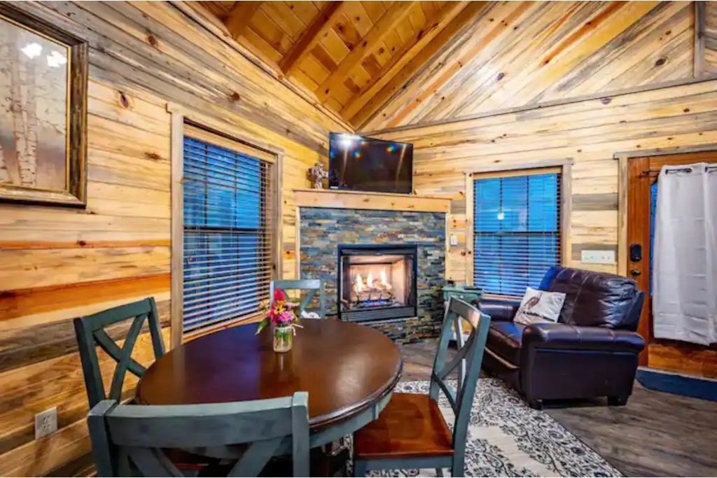 Travelin Lights;Perfect Cabin Experience- Sleeps 4