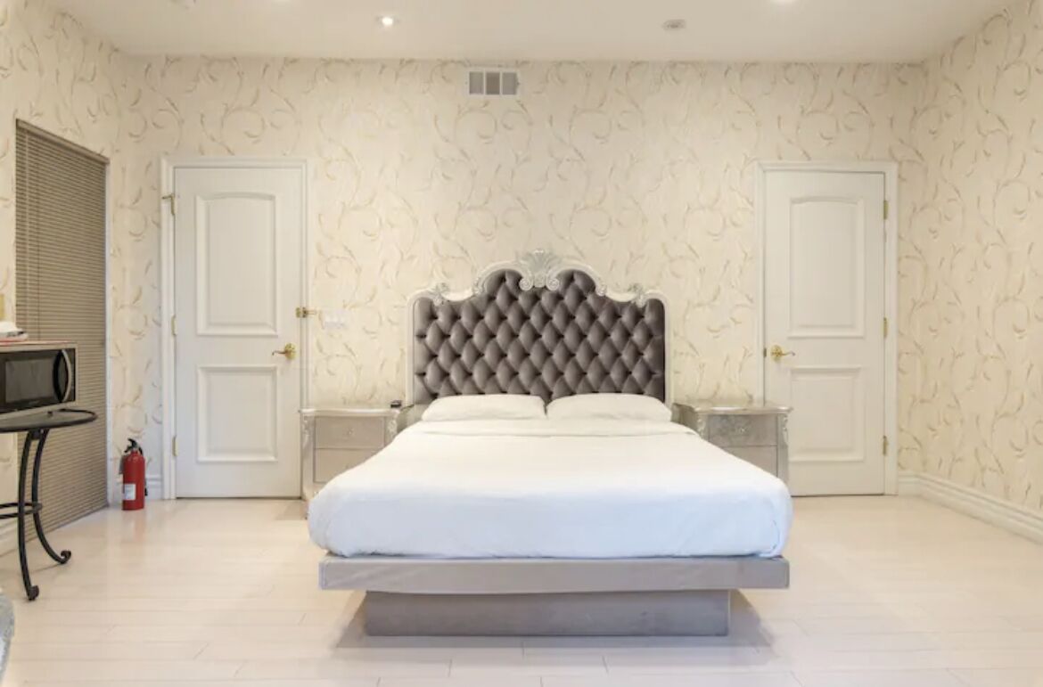 Gated Guest Place(private entrance)1 free parking