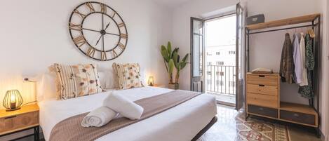 3 slaapkamers, een strijkplank/strijkijzer, snel internet, beddengoed