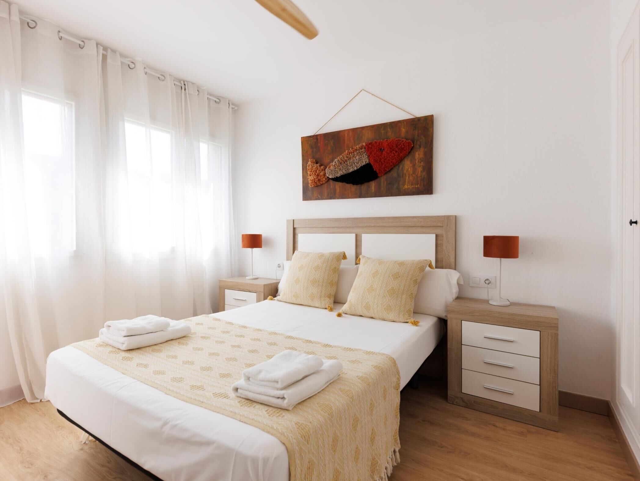 3 dormitorios, tabla de planchar con plancha, Internet y ropa de cama