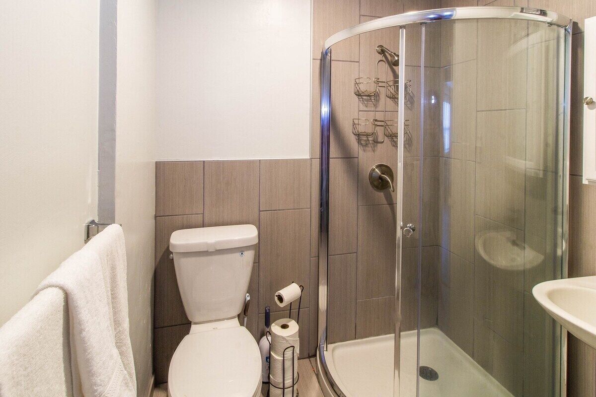 House of Favor, King Bed + 4Twins,Close to Bethel