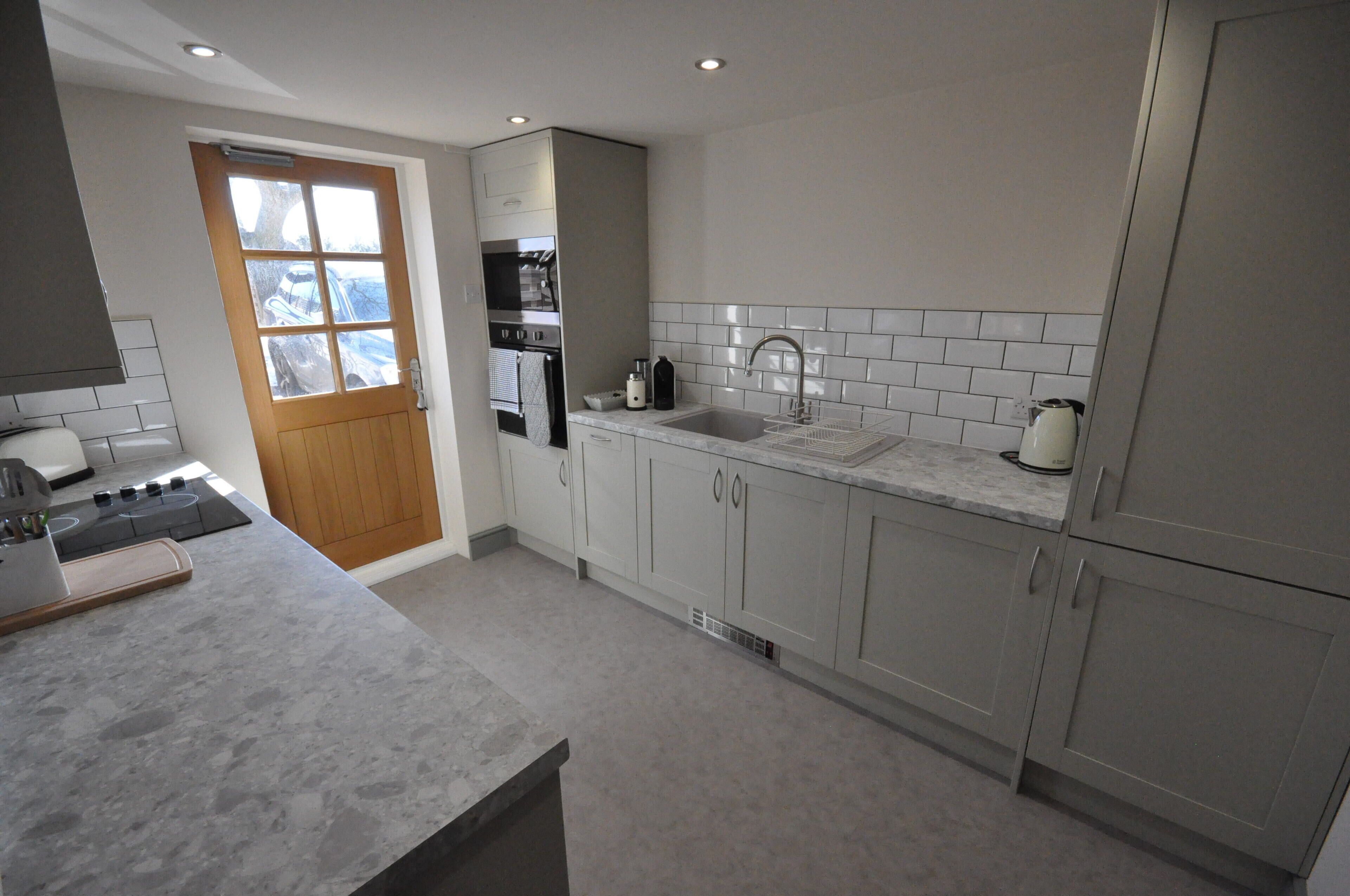 Charming 1-bedroom cottage with parking - 5 miles to Cambridge