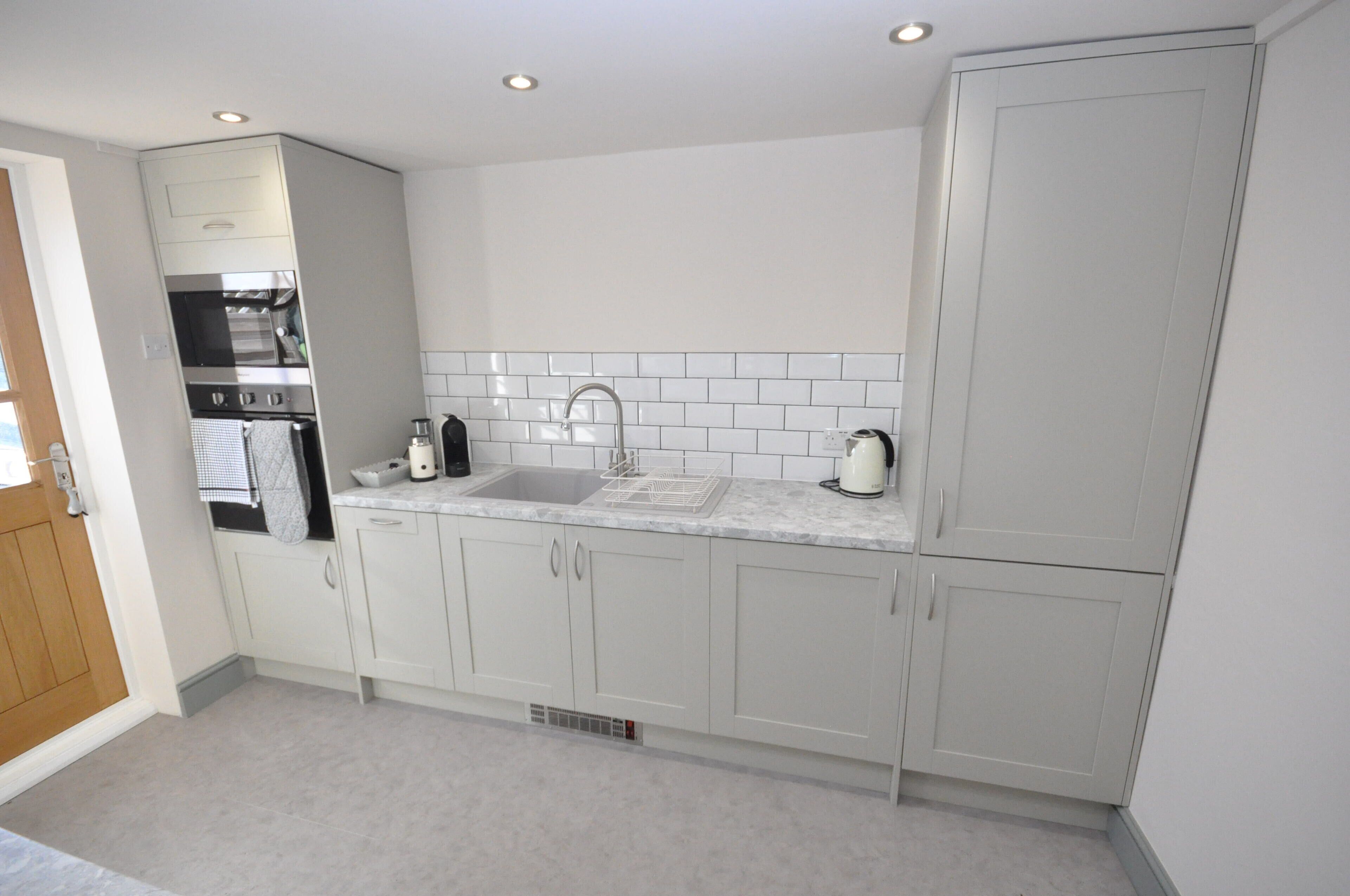 Charming 1-bedroom cottage with parking - 5 miles to Cambridge