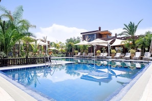 Outdoor pool, sun loungers